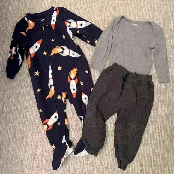 Carter's 12 MONTH BUNDLE (fleece bodysuit/onesie pajamas and long sleeve/jogger) - Picture 1 of 9
